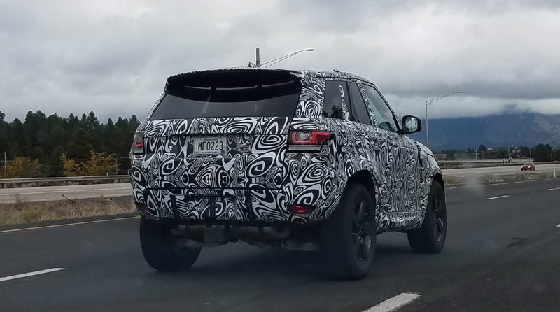 Illustration for article titled What the Hell Is Going on With This Stumpy Range Rover Prototype?